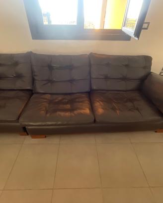 Divano  interamente in Pelle