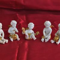 Cinque angioletti in porcellana di Capodimonte