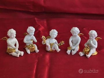 Cinque angioletti in porcellana di Capodimonte