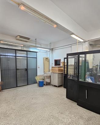 Locale C2 Ampio Con Due Vetrine Fronte Strada