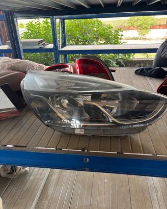 Faro Fanale anteriore sinistro Renault Clio 4