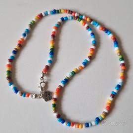 Collana da uomo di perline colorate