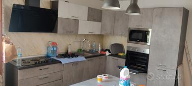 Cucina, letto e divano 