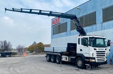Scania G400 con gru e ribaltabile