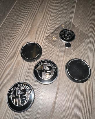 Kit coprimozzo e loghi metallo Alfa Romeo nero