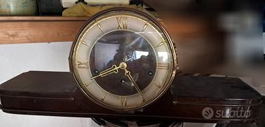 Orologio vintage da mensola o camino