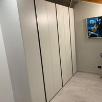 Armadio laccato bianco a 6 ante battenti