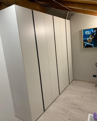 Armadio laccato bianco a 6 ante battenti