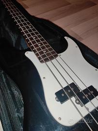 Basso elettrico e amplificatore 