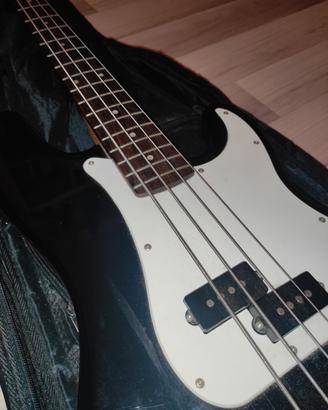 Basso elettrico e amplificatore 