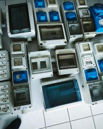 materiale elettrico vario