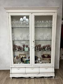 Vetrina shabby chic
