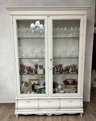 Vetrina shabby chic