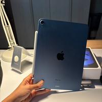 iPad Air (5th Generation) 64GB Wi-Fi nuovo