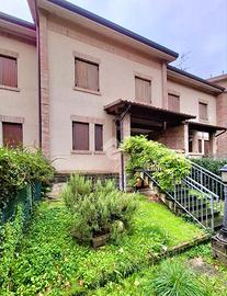 VILLA A SCHIERA A VALSAMOGGIA