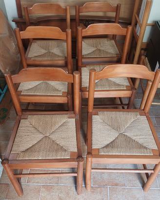 Sedie rustiche in legno con seduta in paglia