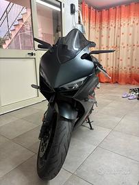 Honda CBR650R E-Clutch 2024