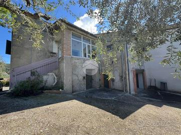 CASA SEMINDIPENDENTE A CALVI DELL'UMBRIA