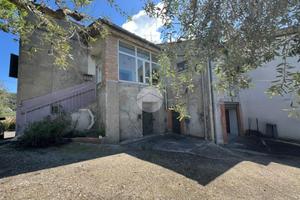 CASA SEMINDIPENDENTE A CALVI DELL'UMBRIA