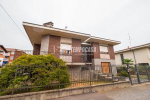 VILLA LIBERA SU 4 LATI , A PERNATE !!!