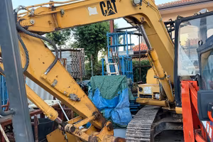 Escavatore caterpillar 8 tonnellate