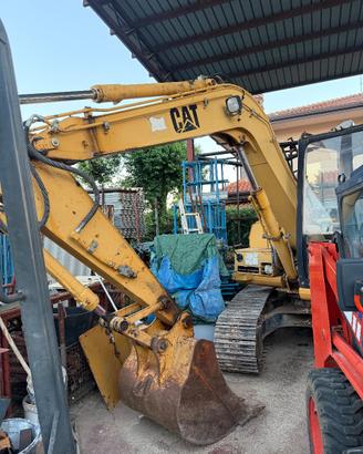 Escavatore caterpillar 8 tonnellate