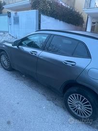 Mercedes gla 200D automatica business