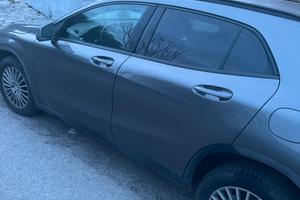 Mercedes gla 200D automatica business