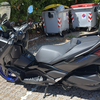X max 300 icon black modello 2025