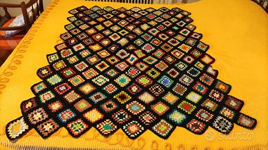 Coperta fatta a mano all' uncinetto granny
