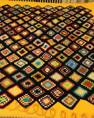 Coperta fatta a mano all' uncinetto granny