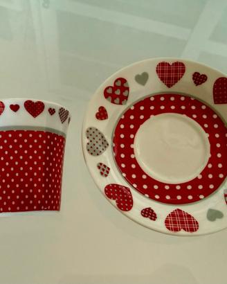 Tazzina da caffè con piattino in ceramica a cuori