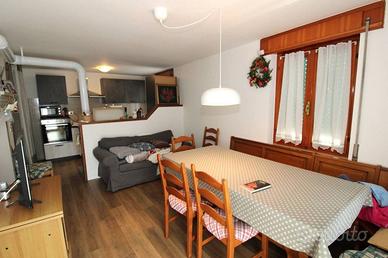 Casa indipendente di 197 m² con più di 5 locali a 