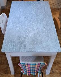 Tavolo in marmo di Carrara