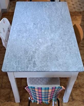 Tavolo in marmo di Carrara