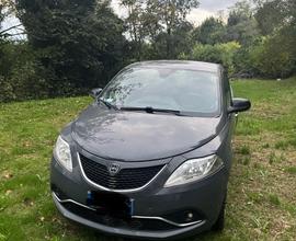 Lancia ypsilon 2015 usata