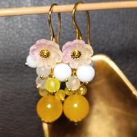 orecchini giada gialla,onice bianca,fiori,acciaio