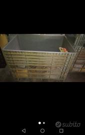 Contenitori grandi in polietilene,carrelli