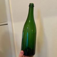 Bottiglie di vino vuote