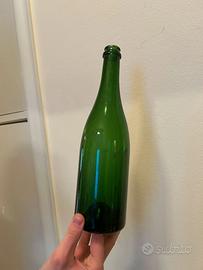 Bottiglie di vino vuote