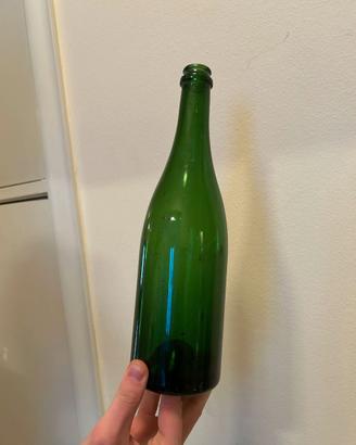 Bottiglie di vino vuote