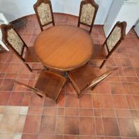 tavolo e sedie in legno vintage