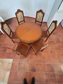 tavolo e sedie in legno vintage