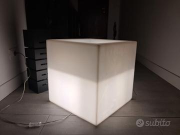 cubo illuminante lampada