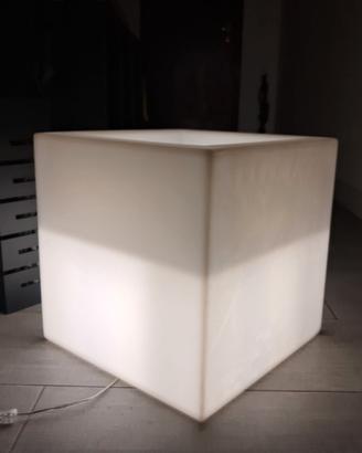 cubo illuminante lampada