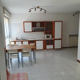 Ampio monolocale arredato