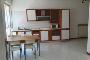 Ampio monolocale arredato