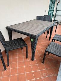 Tavolo piu sedie