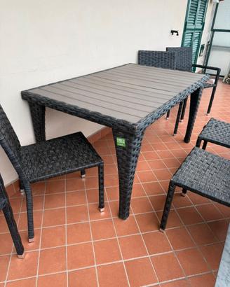 Tavolo piu sedie