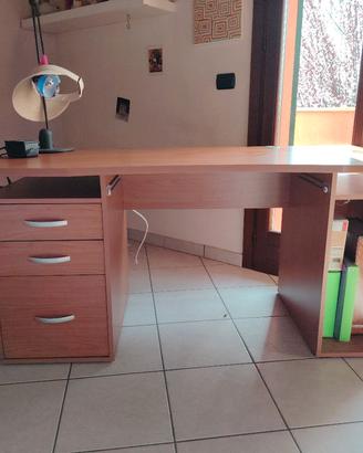 scrivania 150x65/70 consegna entro 50 km